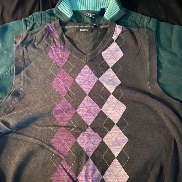 Assorted sweaters - Picture 5 of 7